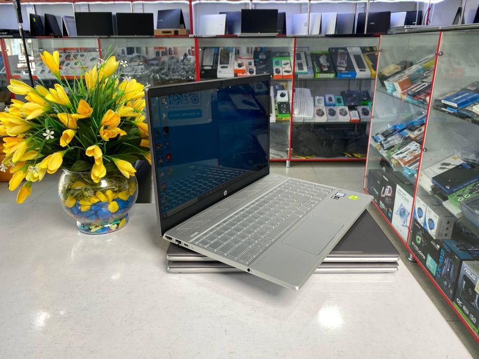 Hp pavilyon core i5 metall korpus kv yonadi qoʻshimcha vd kartasi bor