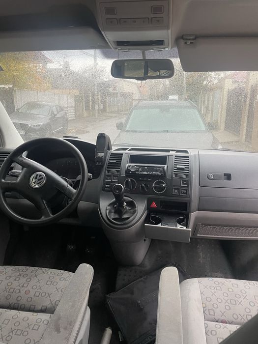 Dezmembrez VW Transporter Caravelle T5 2.5 Tdi an 2009