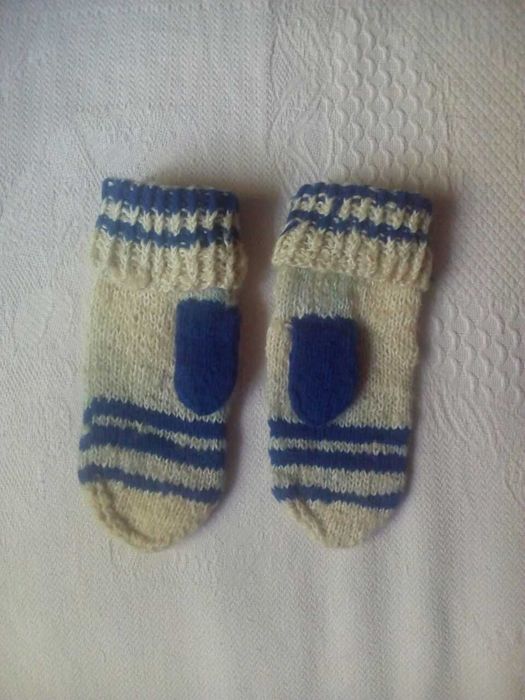 Варежки детские продается