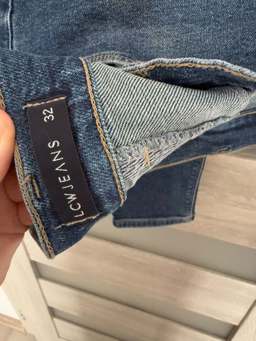 Дънки slim fit с изтъркан ефект