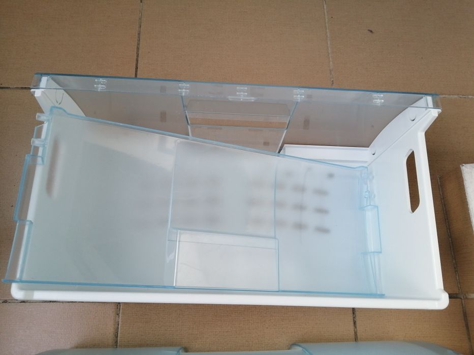 Combină frigorifică Arctic, componente