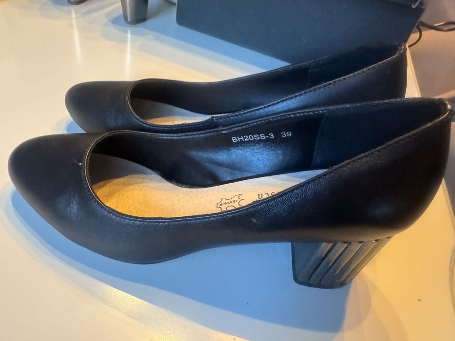 5 пар обуви продам