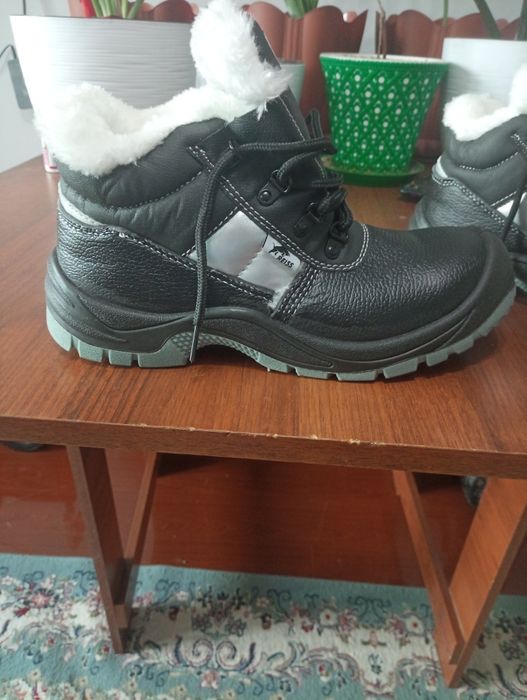 Срочно продам спец. обувь