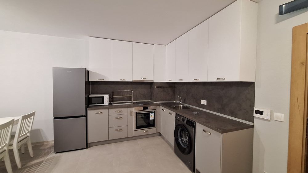 Дава се под наем Двустаен апартамент в София, Дианабад - 76 кв.м за 698.19 € - Снимка #1