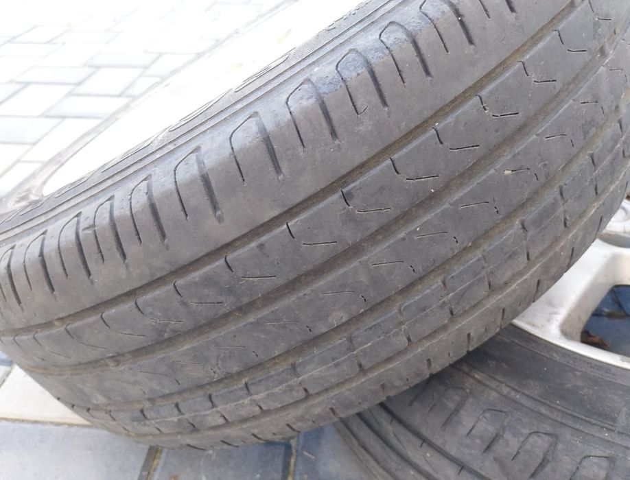 De vânzare cauciucuri plus geante