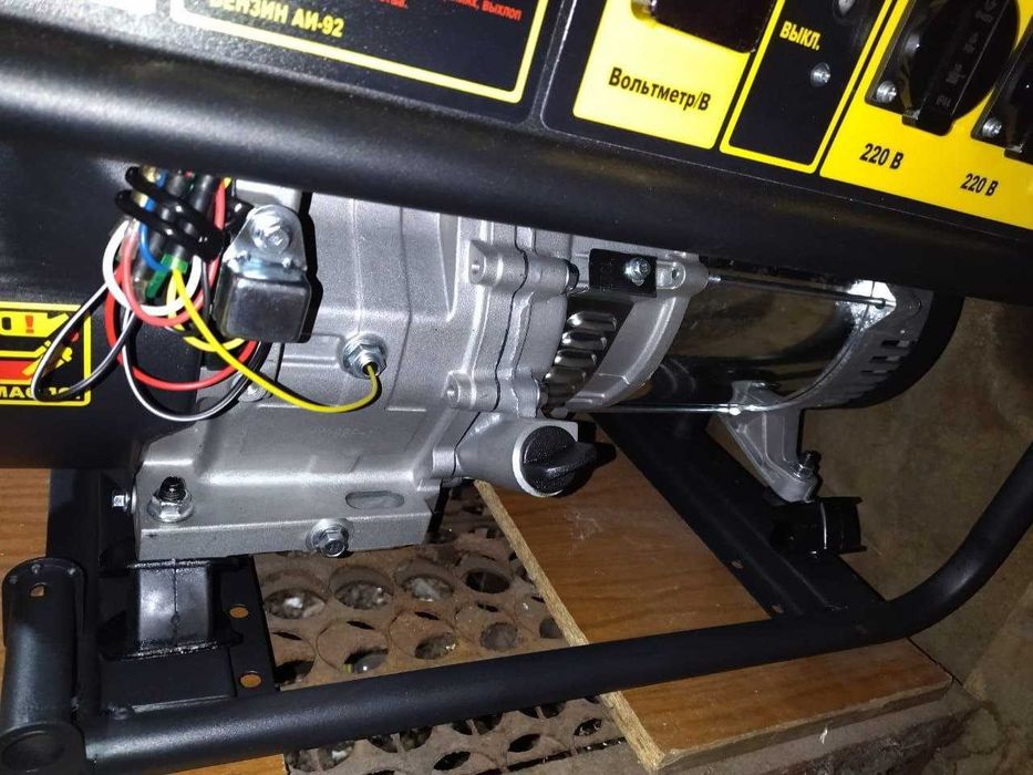 Продам новый Генератор Huter DY11000L