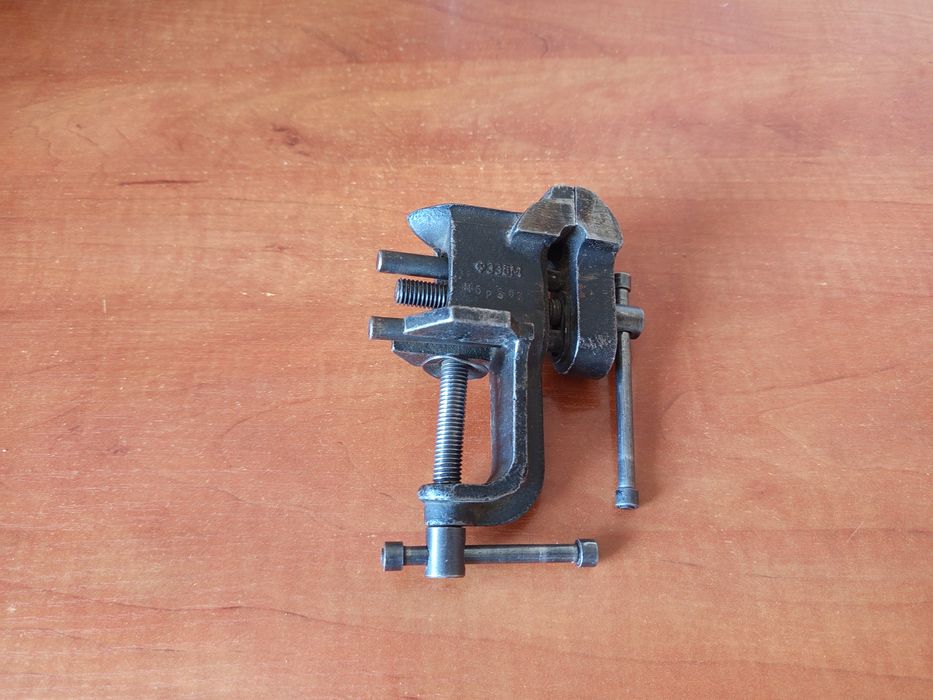 Тиски настольные, советские