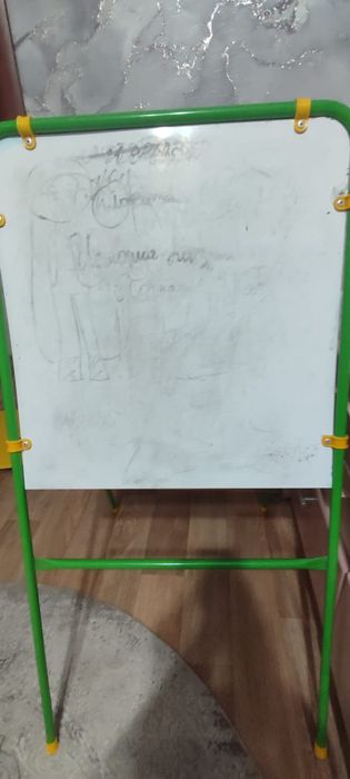 Продам двухсторонний детский мальберт со столиком