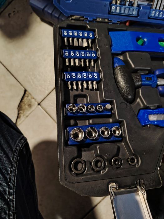 Комплект свредла, битове и инструменти LUX, 101 части