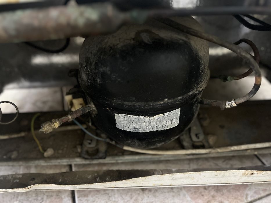 Морозильник 200 л б/у с новым мотором