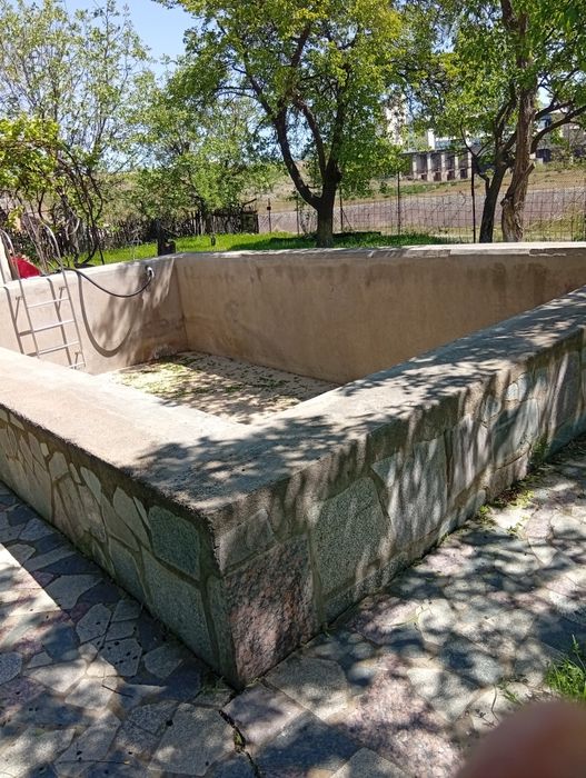 Продается дачный участок в городе Газалкент7,600 соток. Бассейн, сад,