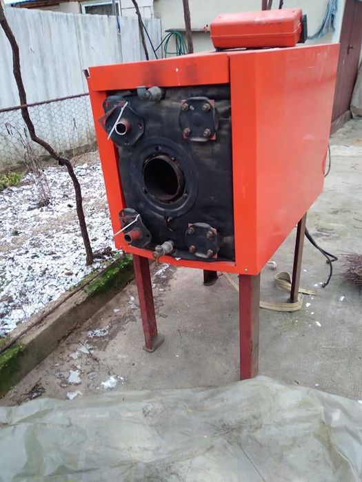 2 centrale  una pe ulei ars si pe lemne de 80 kw si wismman de 35kw