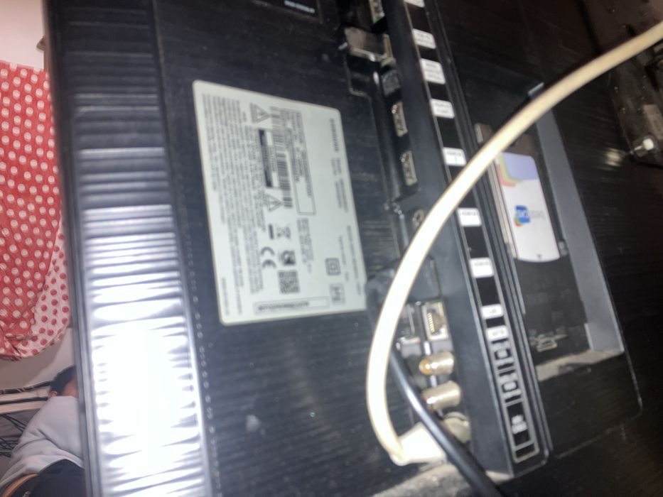 Продавам ТВ Samsung Qled  за 600 лв QE43Q60RAT нова  матрица