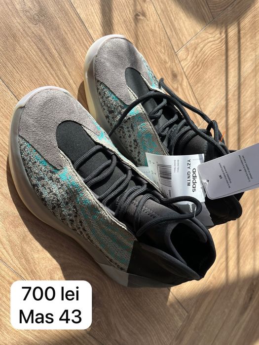Adidas yeezy noi cu eticheta