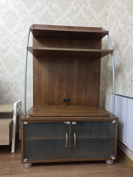 Отдадим  бесплатно  тумбу  под  телевизор Б/у