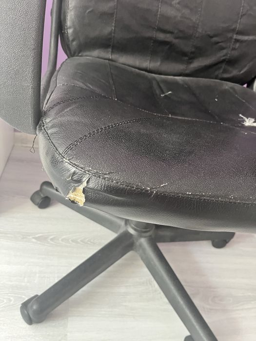Кожен стол за бюро