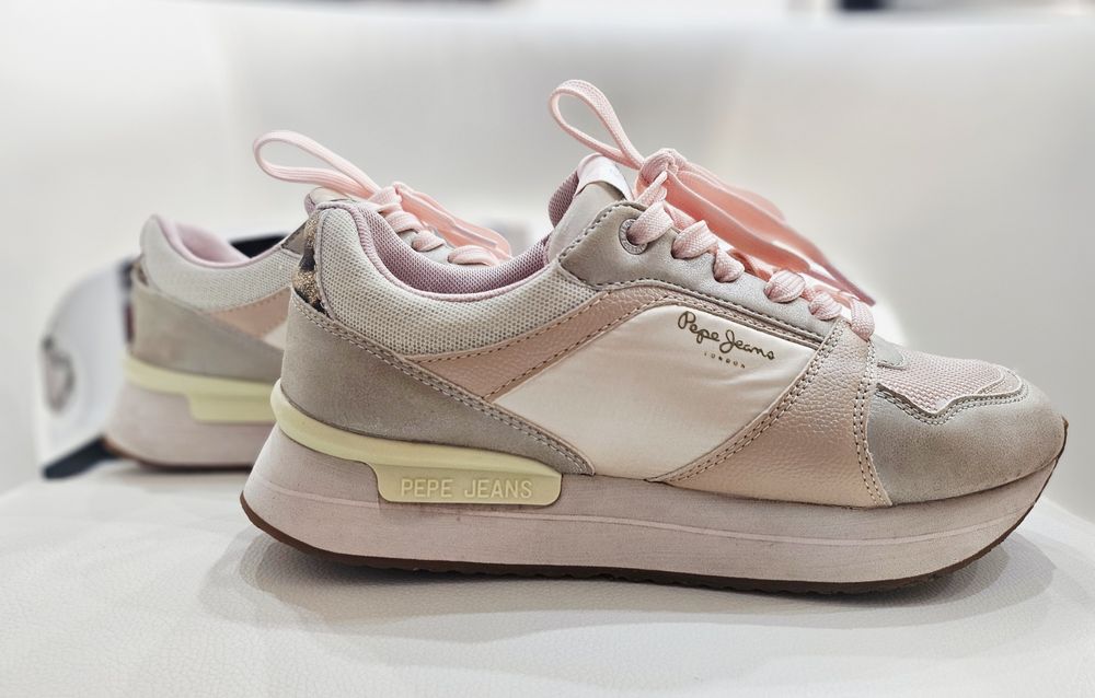 Сникърси, обувки