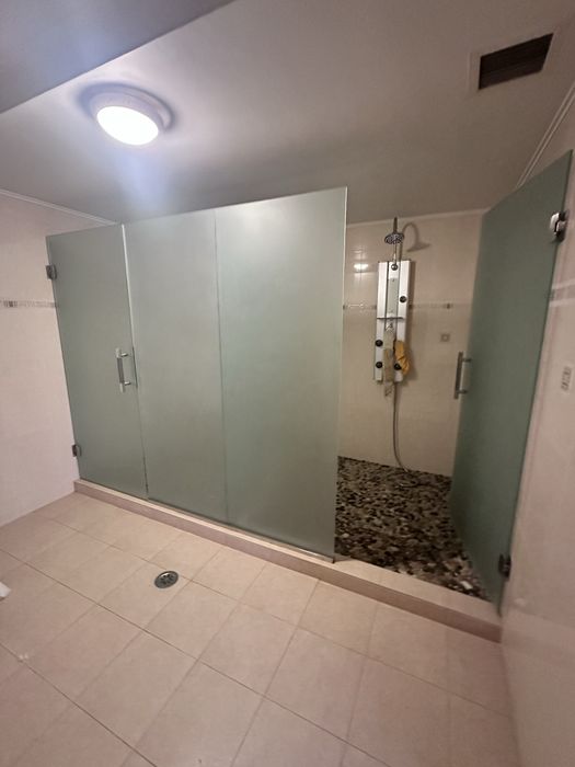 Двери стеклянные