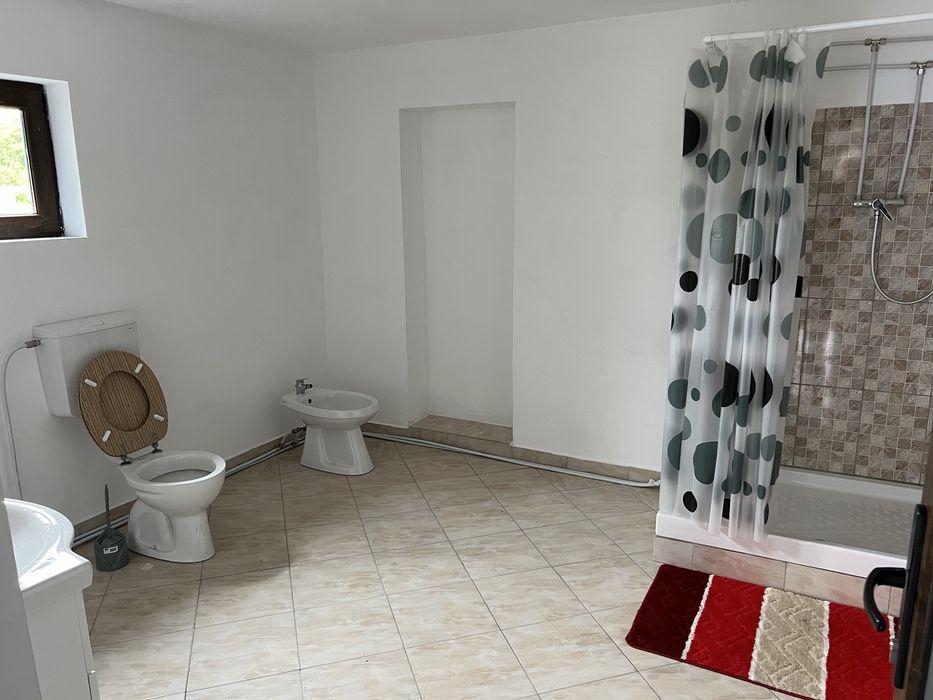 Casă nouă 2025 cu curte – aproape Moinești – PREȚ FOARTE BUN