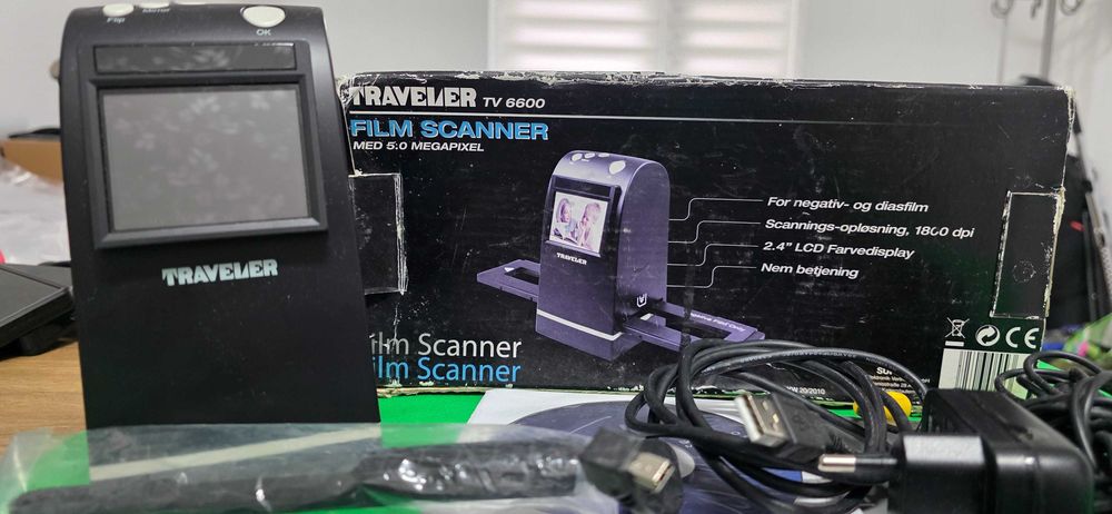 Scanner filme foto 35mm și diapozitive Traveler TV 6600 (5 MP / 1800 DPI)