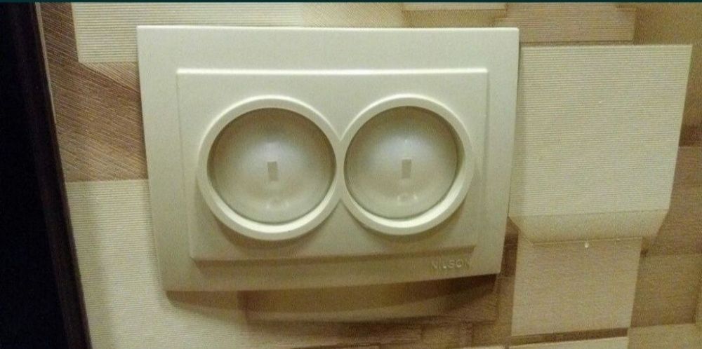 Приобретайте заглушки для розеток. Безопасность ваших детей