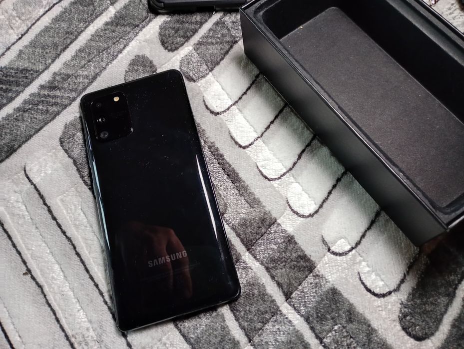 Предлагам неупотребяван мобилен телефон Samsung S10 Lite