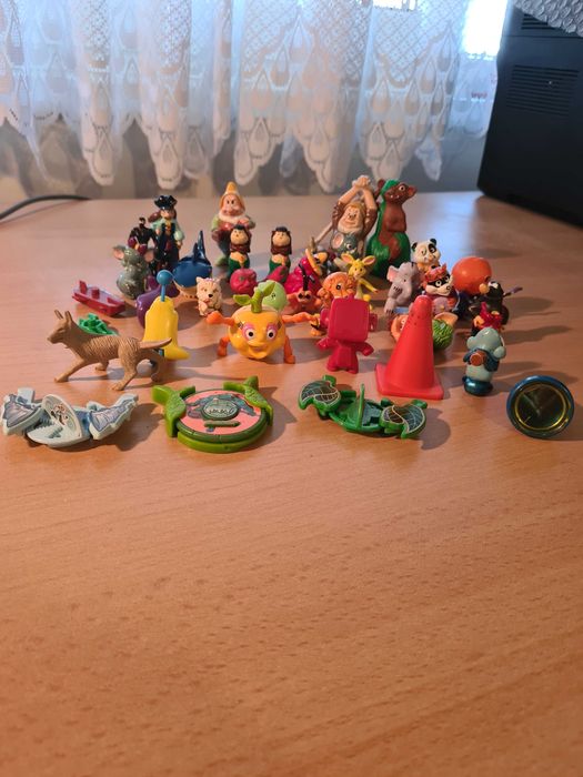 Лот Киндер играчки.