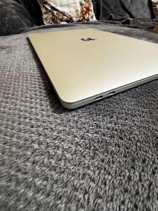 Macbook pro 2018 16/512/pro 560X Гаранция