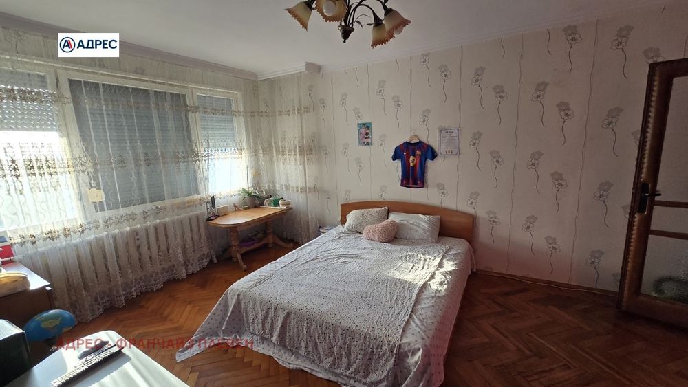 Продава се Тристаен апартамент в Плевен, Идеален център - 72 кв.м за 1598 €/кв.м - Снимка #3