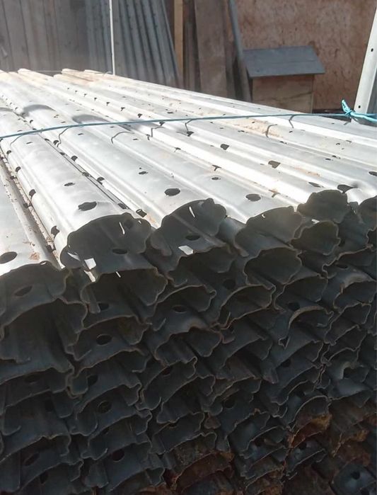 Vindem spaleri galvanizati pentru gard