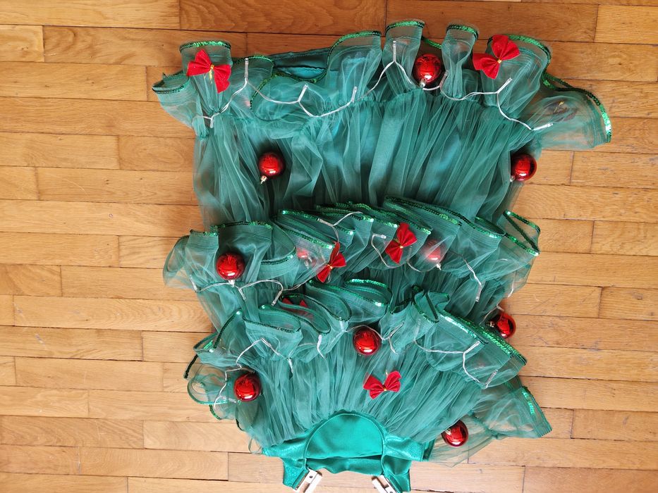 Rochița în forma de brad pentru serbari