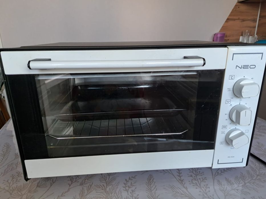 Продам электрическую духовку  бу