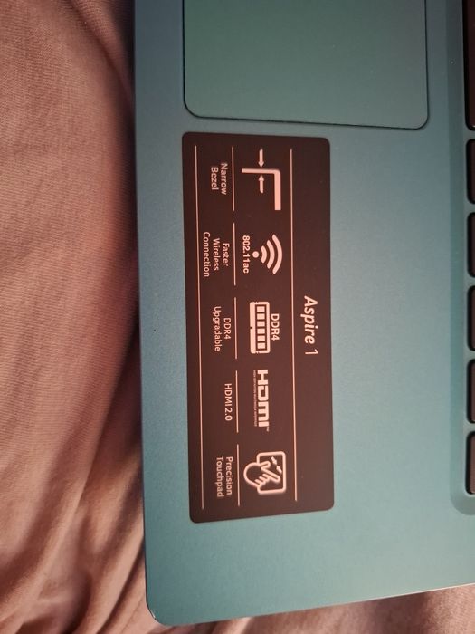 Laptop acer de vânzare cu încărcător si mouse