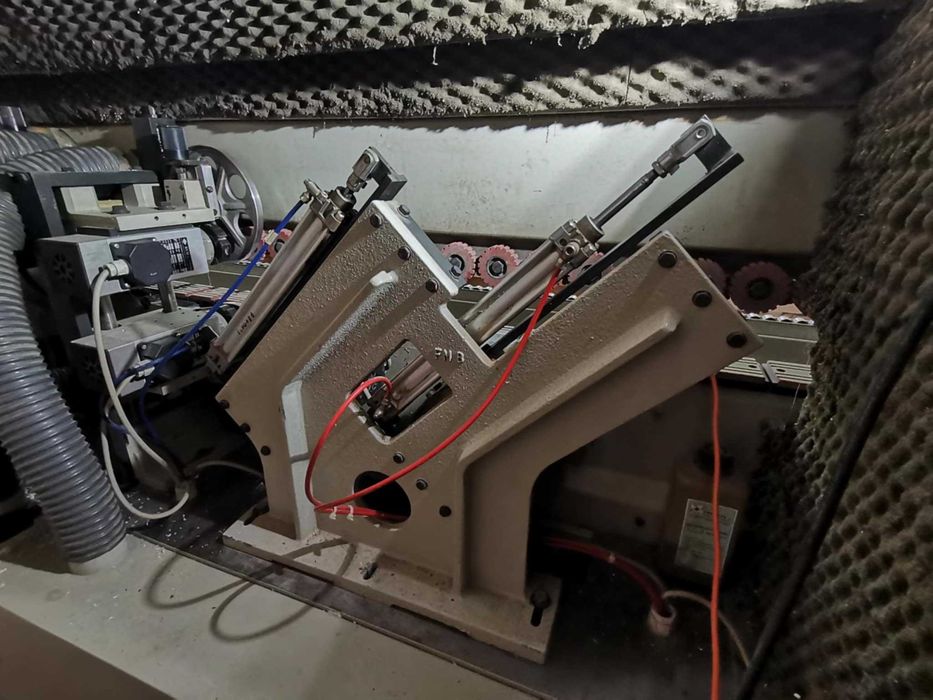 Продавам автоматична кантираща машина