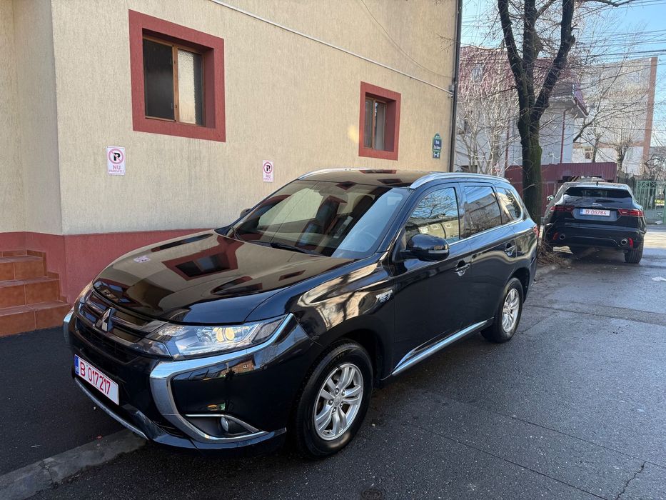 Mitsubishi Outlander 2.0 Plug-in Hybrid 203 Cp  Euro6 4x4 Piele Xenon Navi Km reali