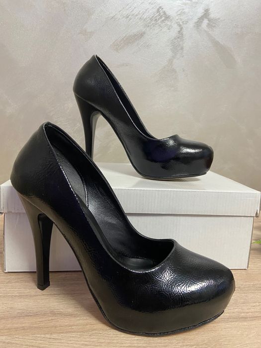 Дамски елегантни черни обувки