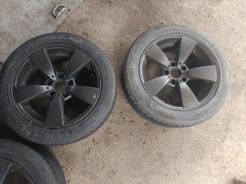 Vând jante BMW E60 R17 Cauciucuri noi de vară