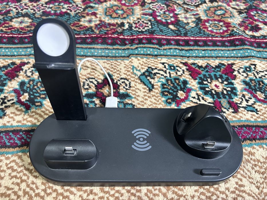 Зарядная станция 3 в 1 для iPhone / Apple Watch / AirPods