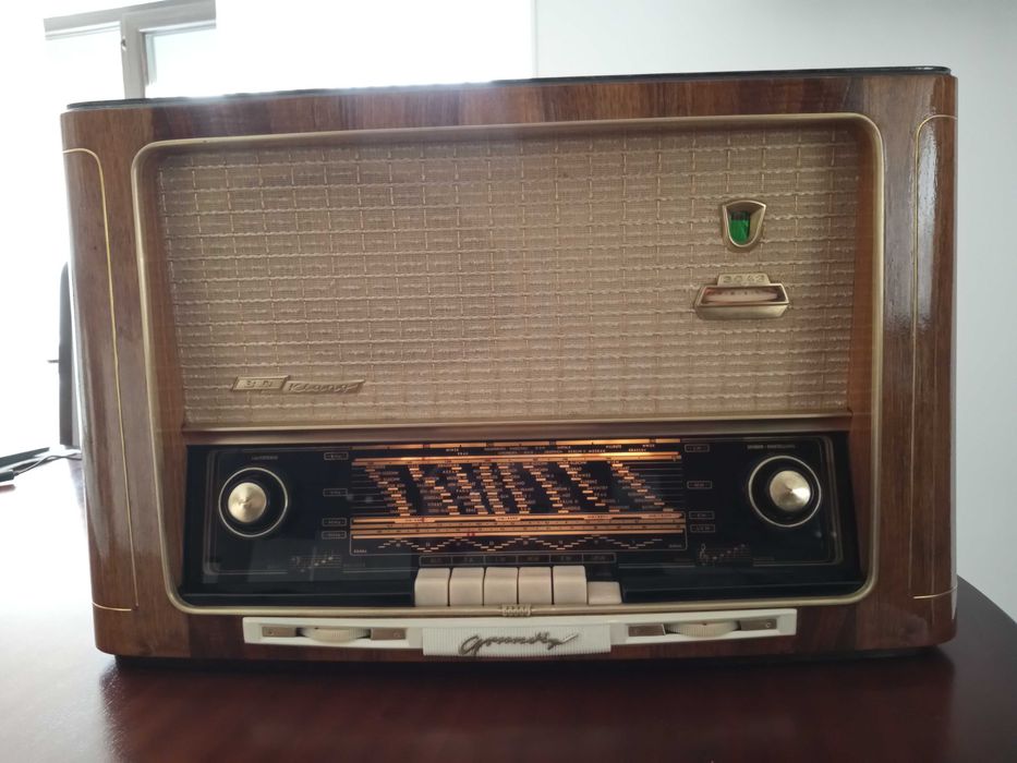 Radio pe lampi Grundig/reparat-restaurat