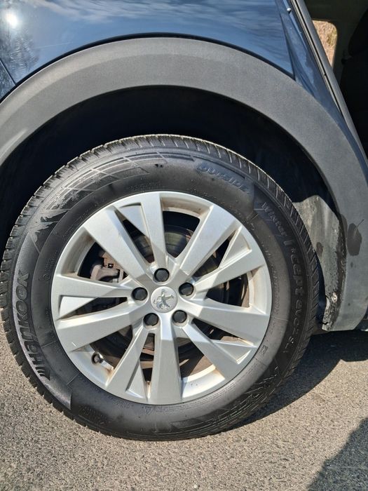 Vând  PEUGEOT 3008 1.5 HDI 131 CP