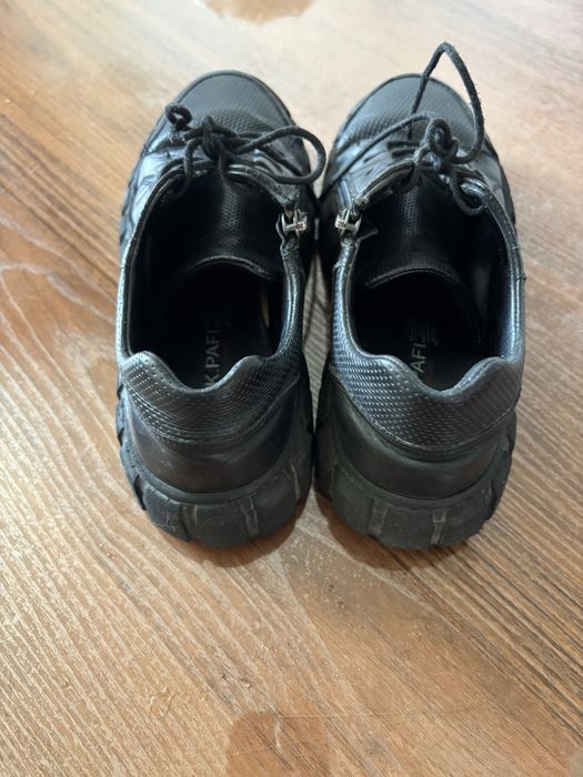 Продам весенние ботинки