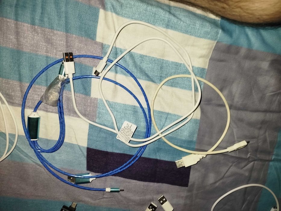 Vând adaptor pentru casti cu adaptor usb ptr încărcat și jack