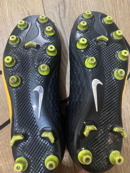 Футболни бутонки