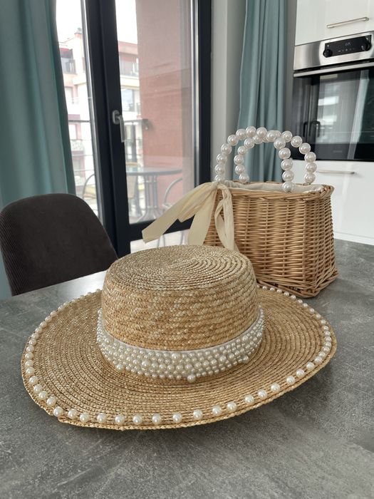Сламена плажна шапка с декорация от перли
