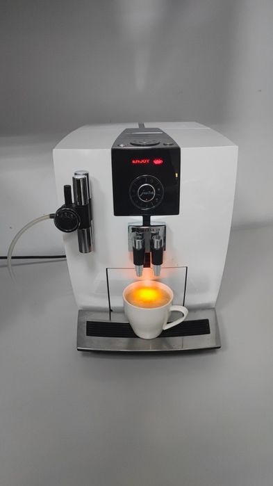 Espresor Jura Impressa J9.2 alb cu dispozitiv de spumare lapte