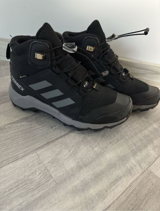 Adidas Terrex Continental 33