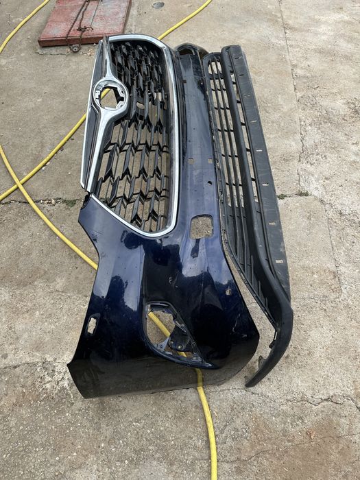 Bară față.grilă radiator Toyota Hyghlander.cod:53101-oe330.