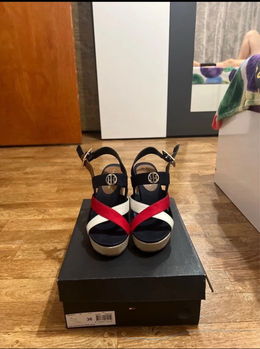 Sandale cu talpa ortopedica Tommy Hilfiger (noi nepurtati)