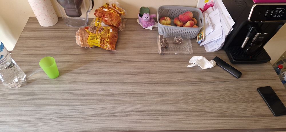 Vând masa de bucatarie