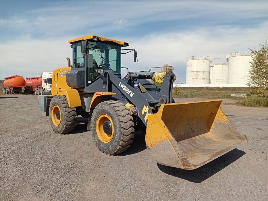 Услуги погрузчика и Камаза